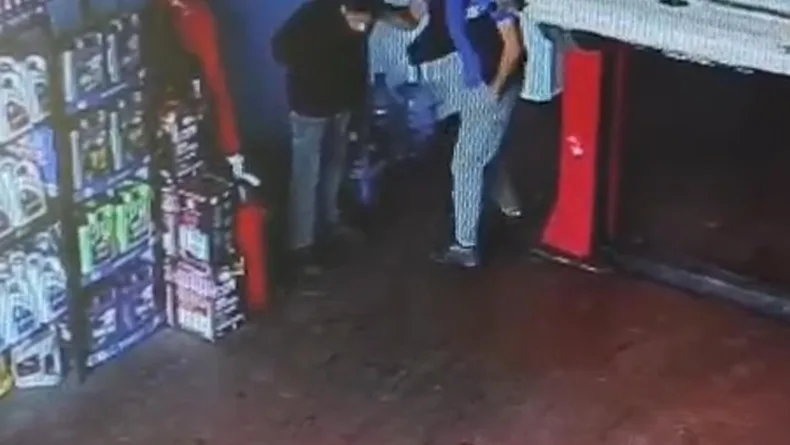 MESEM öğrencisini oto tamirhane işletmecisi tekme tokat darbetti;  o anlar kamerada