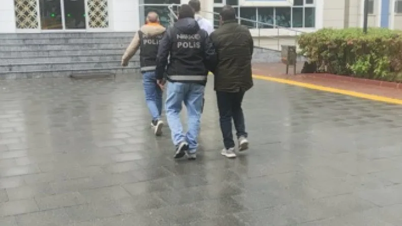 Midelerinden uyuşturucu çıkan 2 şüpheli tutuklandı