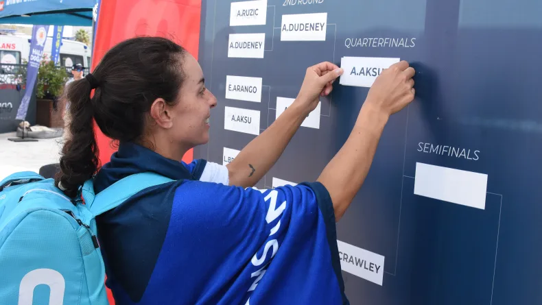 Milli tenisçi Ayla Aksu Kahraman, çeyrek finale yükseldi