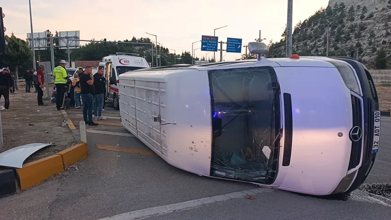 Minibüsler çarpıştı, 10 tarım işçisi yaralandı