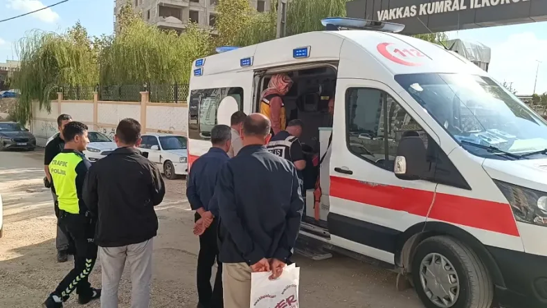 Motosikletin çarptığı öğrenci ile sürücü yaralandı