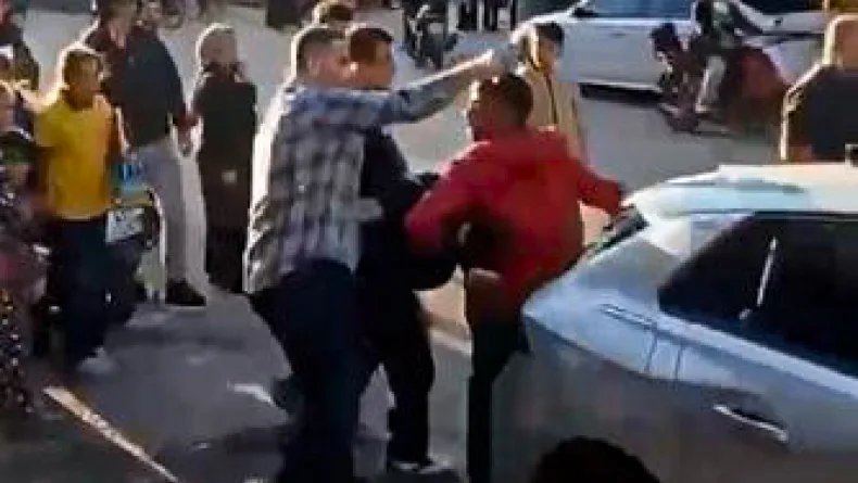 Motosikletli saldırgan tarafından dükkanda başından vurularak ağır yaralandı