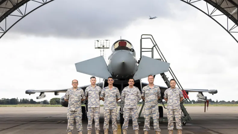MSB: 'Eurofighter Typhoon' tedarik projesi kapsamında İngiltere’de uçak bakım tesisleri incelendi