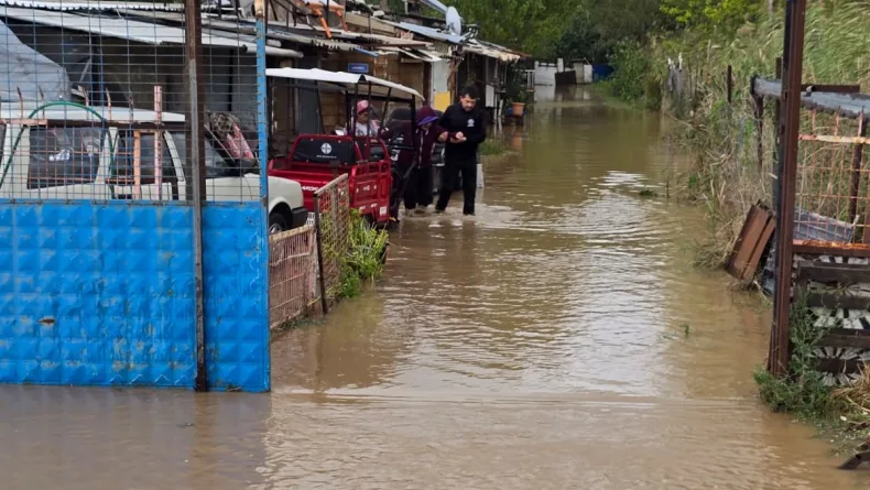 Mudanya'da sağanak su baskınına yol açtı, mahsur kalanlar kurtarıldı / Ek fotoğraflar