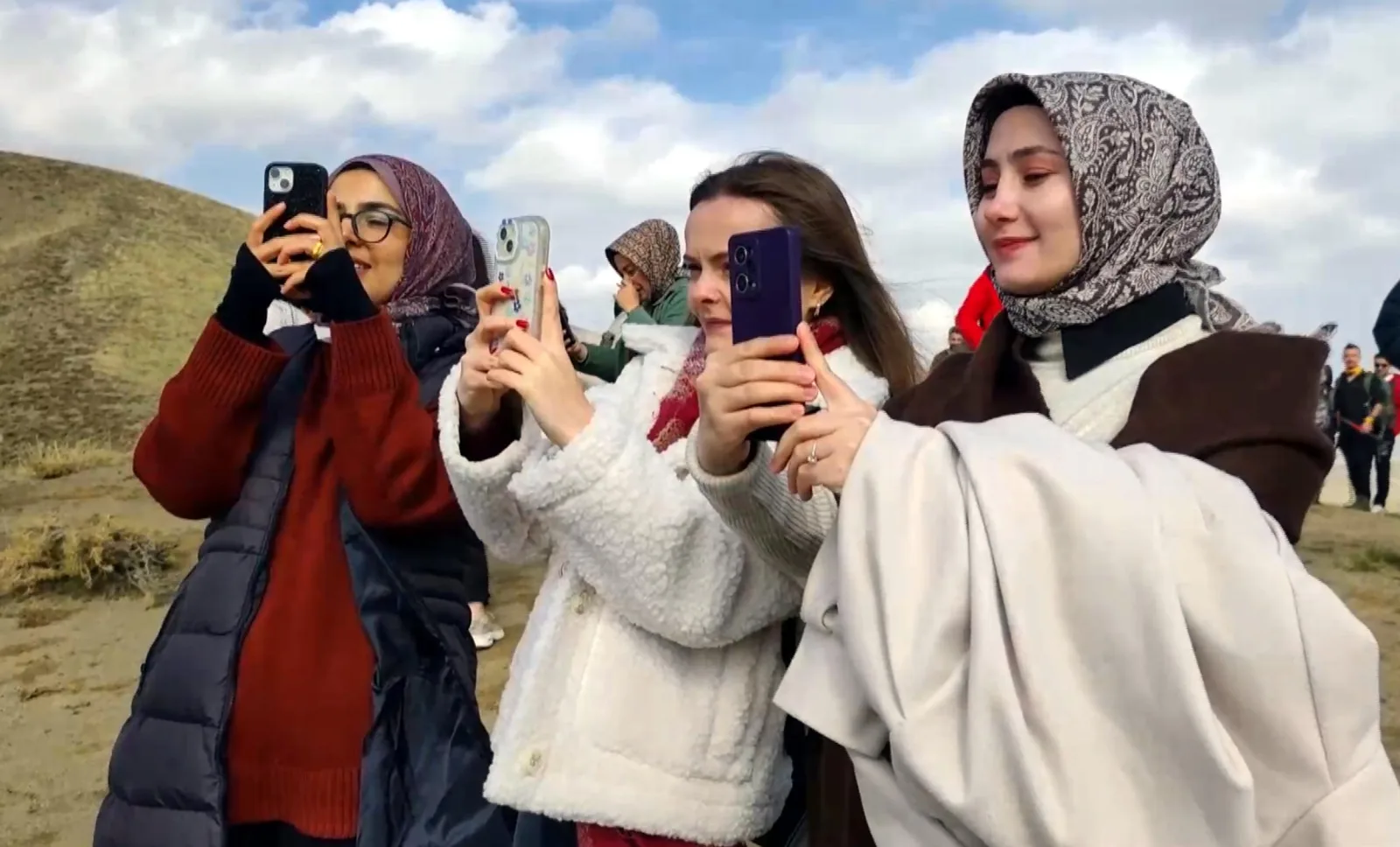 Muş'ta doğaseverlerden Nemrut Kalderası'nda sonbahar yürüyüşü