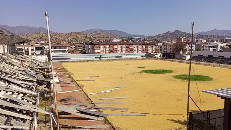 Nazilli'nin tarihi stadı yıkılıyor