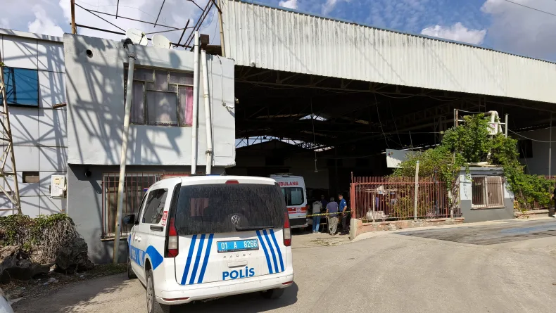 Ofisinde kasığından tabancayla vurulmuş halde ölü bulundu