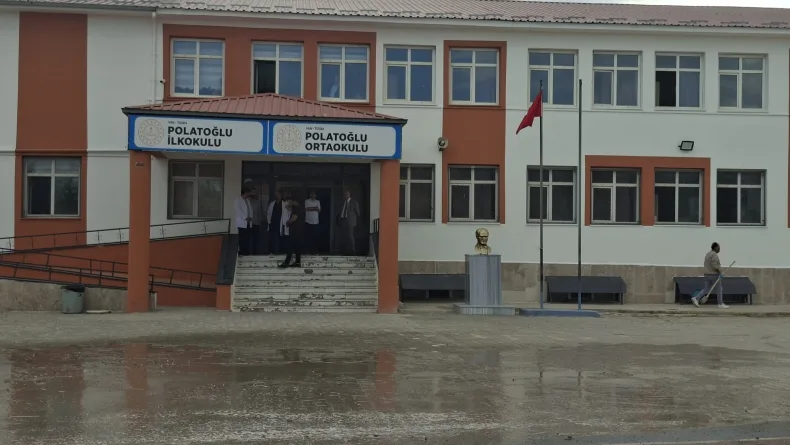 Öğrenci, okula tüfekle geldi