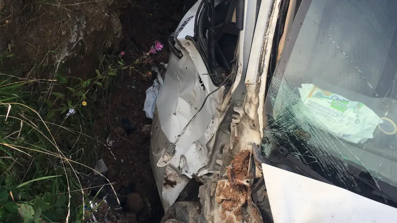 Okul servisi şarampole yuvarlandı: 5'i öğrenci, 6 yaralı