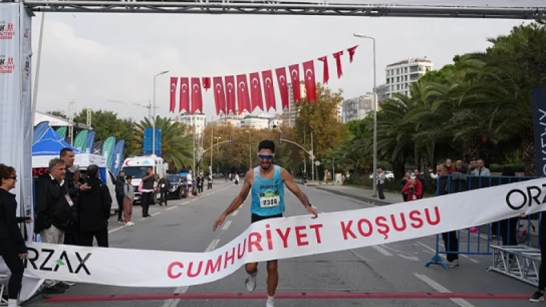 ORZAX 10K Cumhuriyet Koşusu Kadıköy’de binlerce kişiyi buluşturdu
