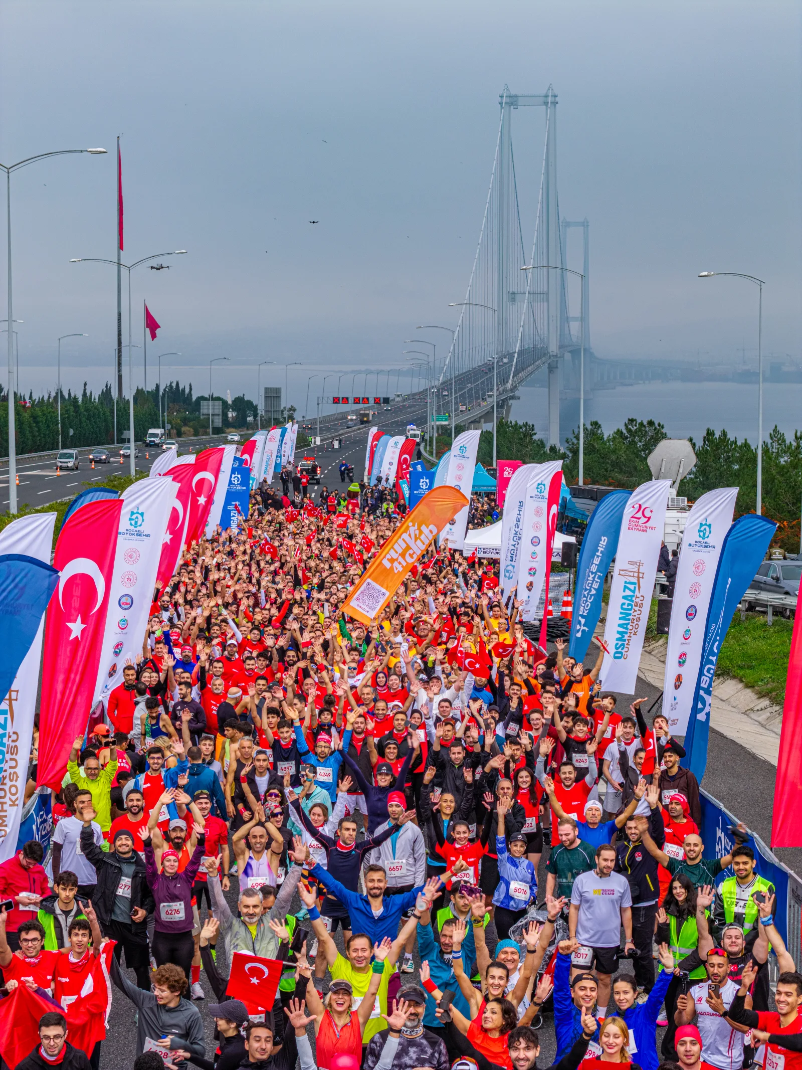 Osmangazi Köprüsü'nde 6 bin 500 kişi, Cumhuriyet için koştu