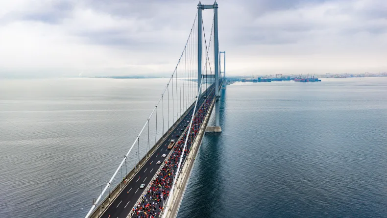 Osmangazi Köprüsü'nde 6 bin 500 kişi, Cumhuriyet için koştu