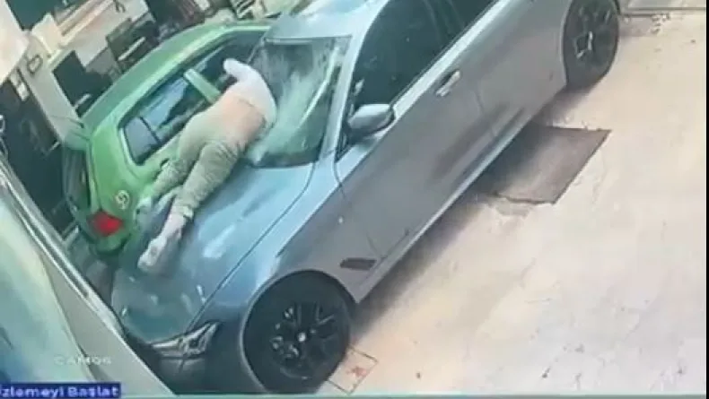 Otelin 6'ncı katından otomobilin üzerine düşen kadın ağır yaralandı