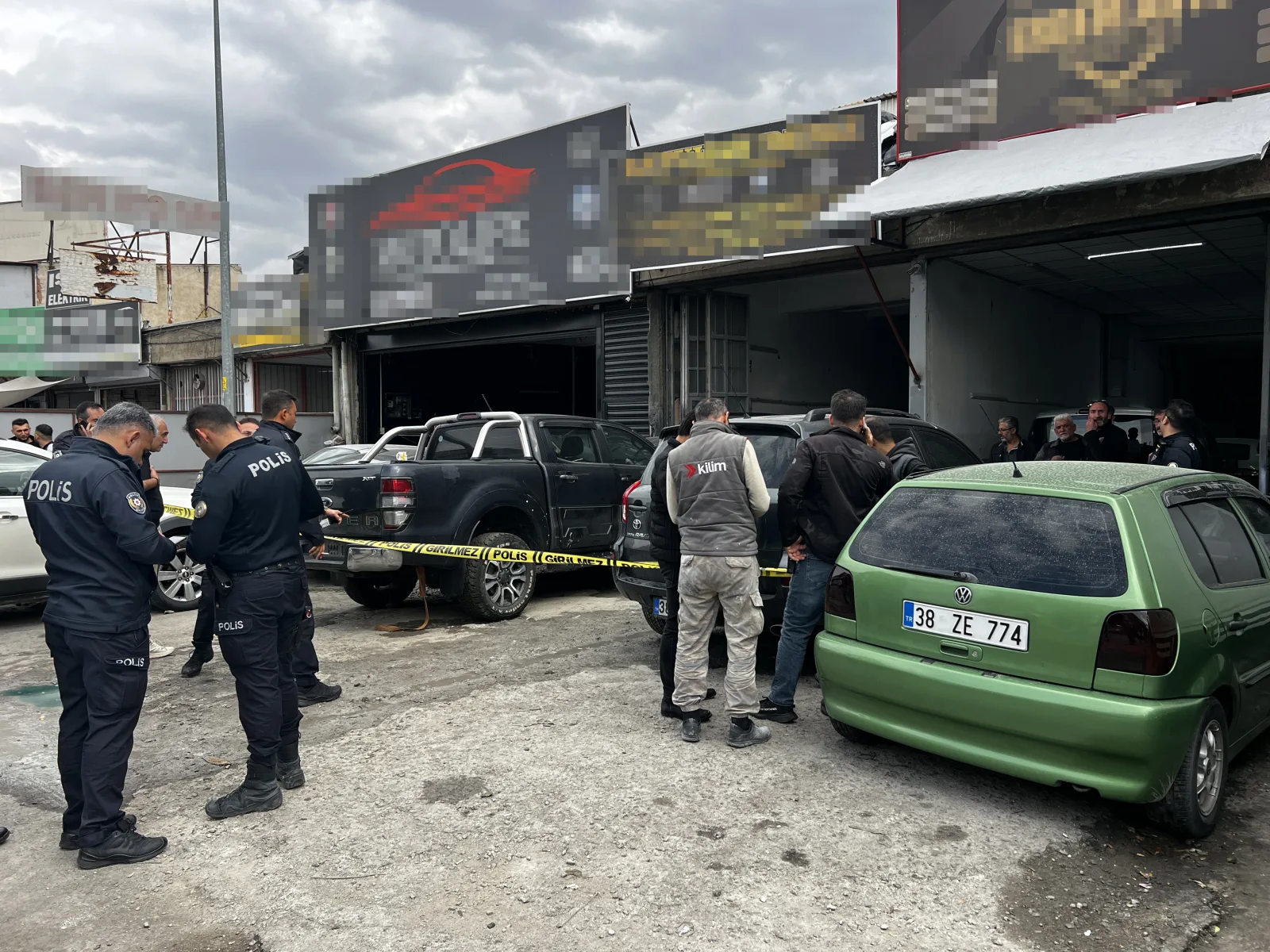 Oto tamirhanesinde silahlı kavga: 3 yaralı