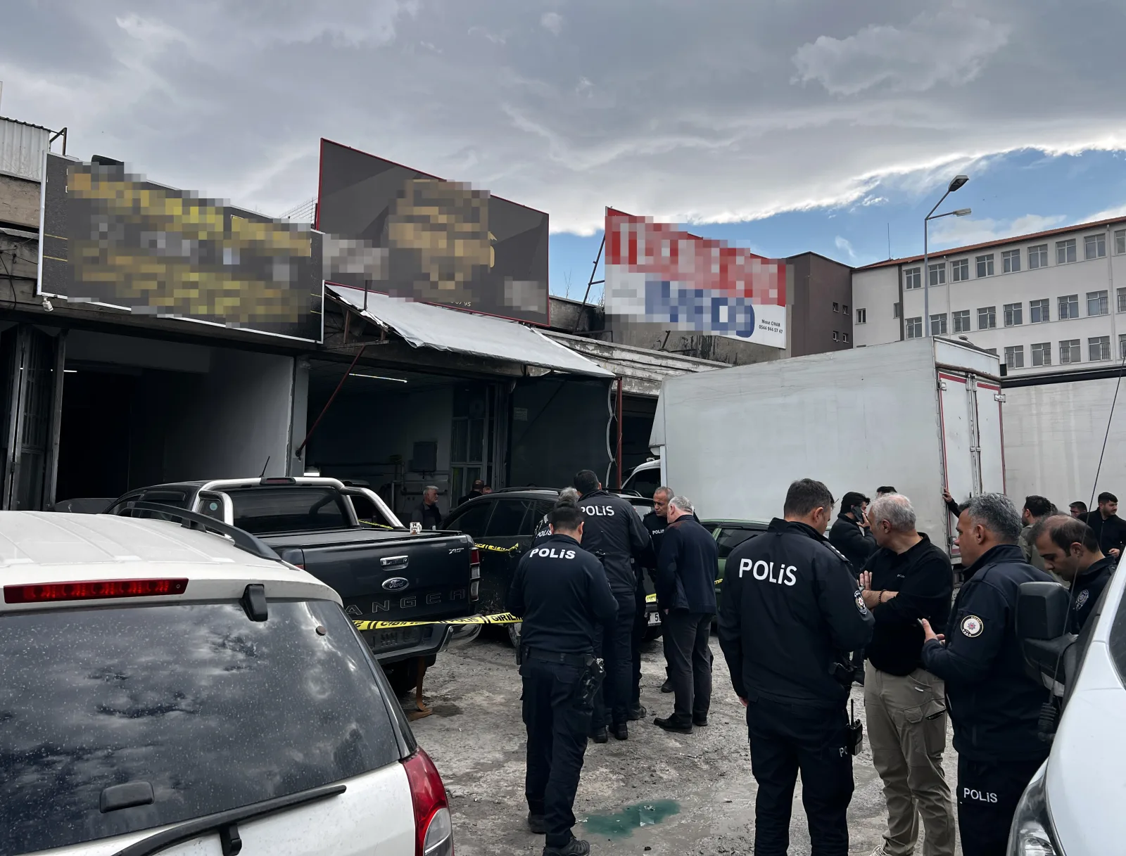 Oto tamirhanesinde silahlı kavga: 3 yaralı