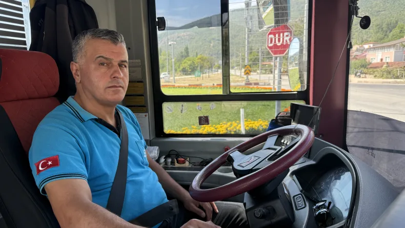 Otobüste fenalaşan yolcuyu güzergahını değiştirip hastaneye yetiştirdi