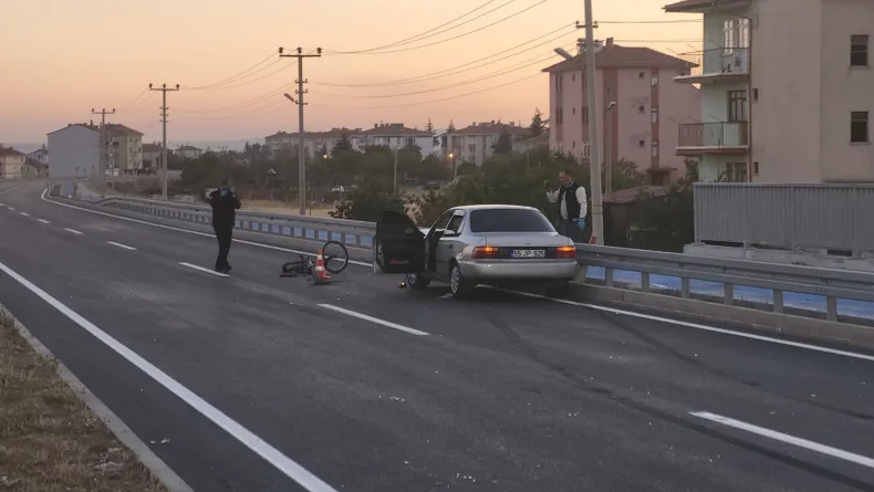 Otomobil, bisikletli çocuğa çarptı: 2 yaralı