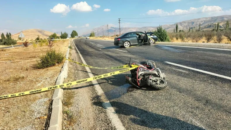 Otomobil ile çarpışan motosikletin sürücüsü öldü