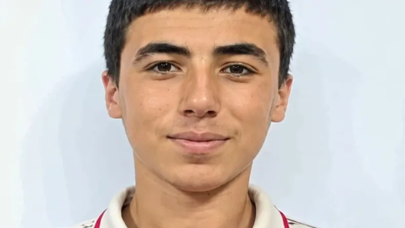 Otomobil ile çarpışan motosikletin sürücüsü öldü; kaza kamerada