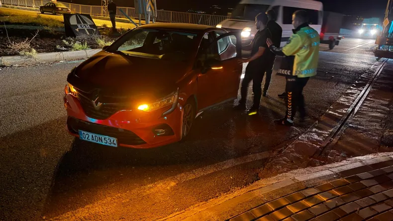 Otomobil ile hafif ticari araç çarpıştı; 4 yaralı