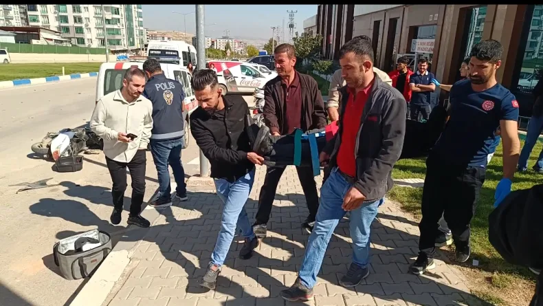 Otomobilin çarptığı motosikletin sürücüsü ağır yaralandı