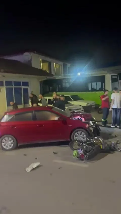 Otomobille çarpışan motosikletin sürücüsü yaralandı