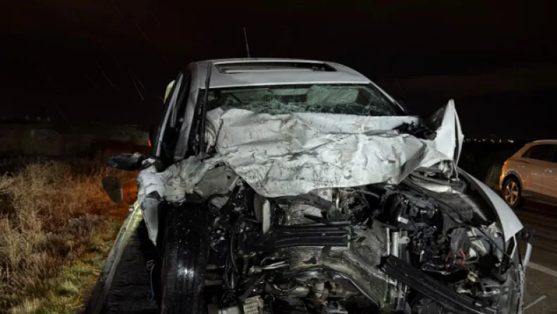 Otomobillerin çarpıştığı kazada sürücülerden biri öldü, diğeri ağır yaralandı