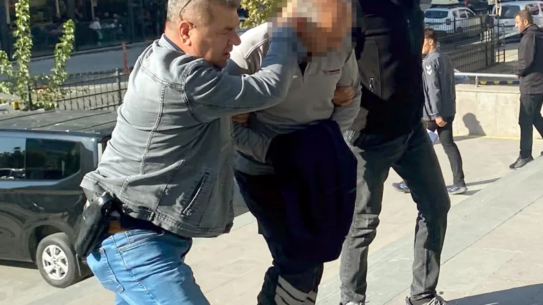 Oyuncak tabancayla kuyumcu soymaya kalktı: Kadının tepkisiyle panikleyip kaçtı!
