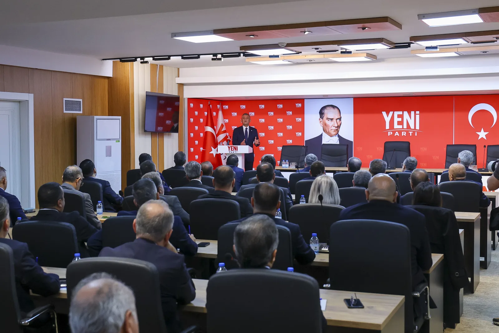 Özgür Özel: Bu krizin mağduru artık 86 milyondur
