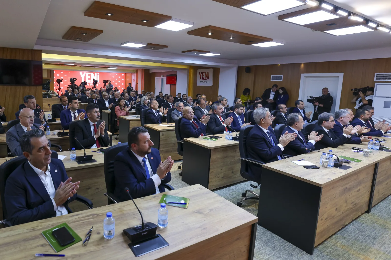 Özgür Özel: Bu krizin mağduru artık 86 milyondur