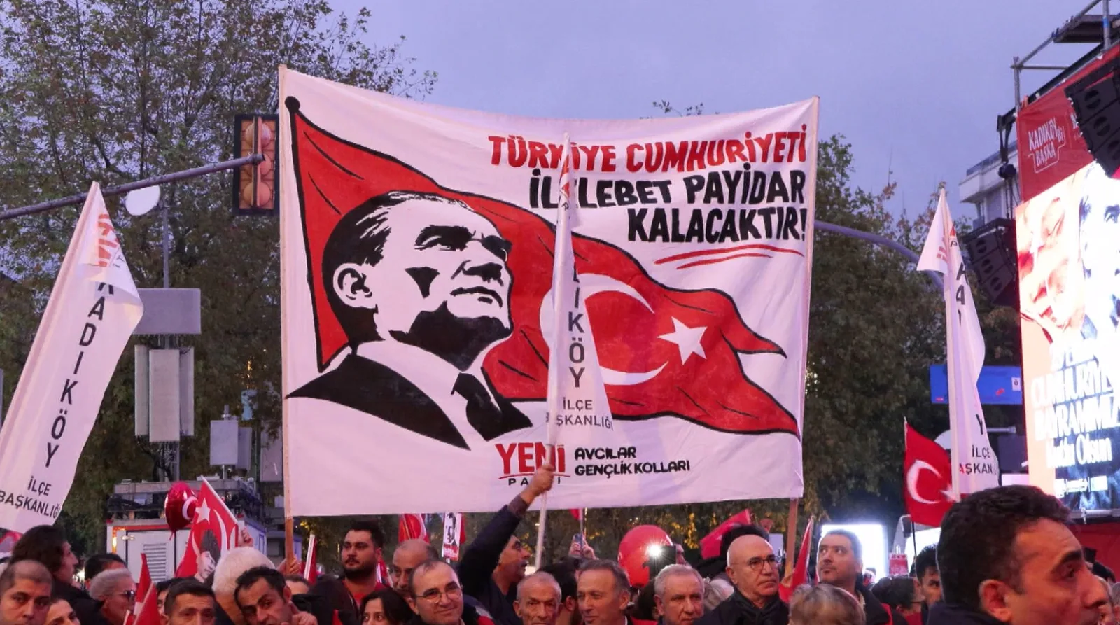 Özgür Özel: Cumhuriyet, kimsesizlerin kimsesidir