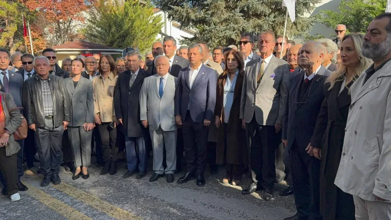 Özgür Özel: Partinin adını millet koydu, kimseye değiştirtmez