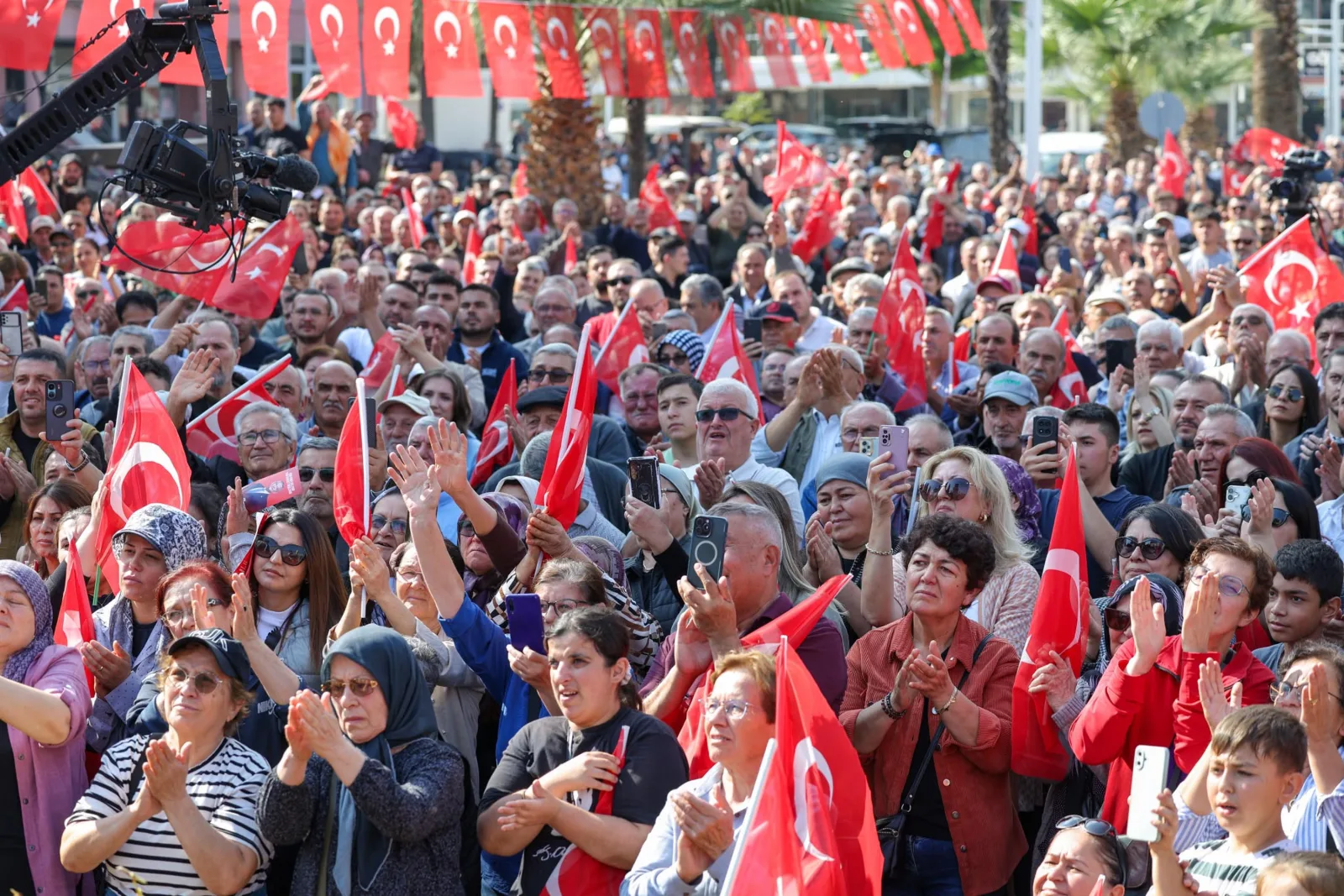 Özgür Özel: Yeni Parti karanlığa inat yakılmış bir mumdur (2)
