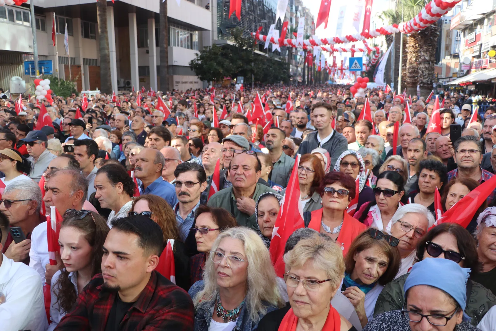 Özgür Özel: Yeni Parti'ye üye olan benim kadar yeni, benim kadar eskidir
