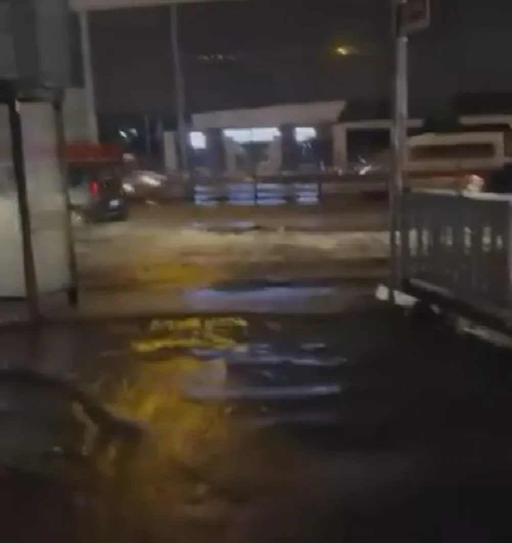 Pendik'te alt geçidi su bastı -1