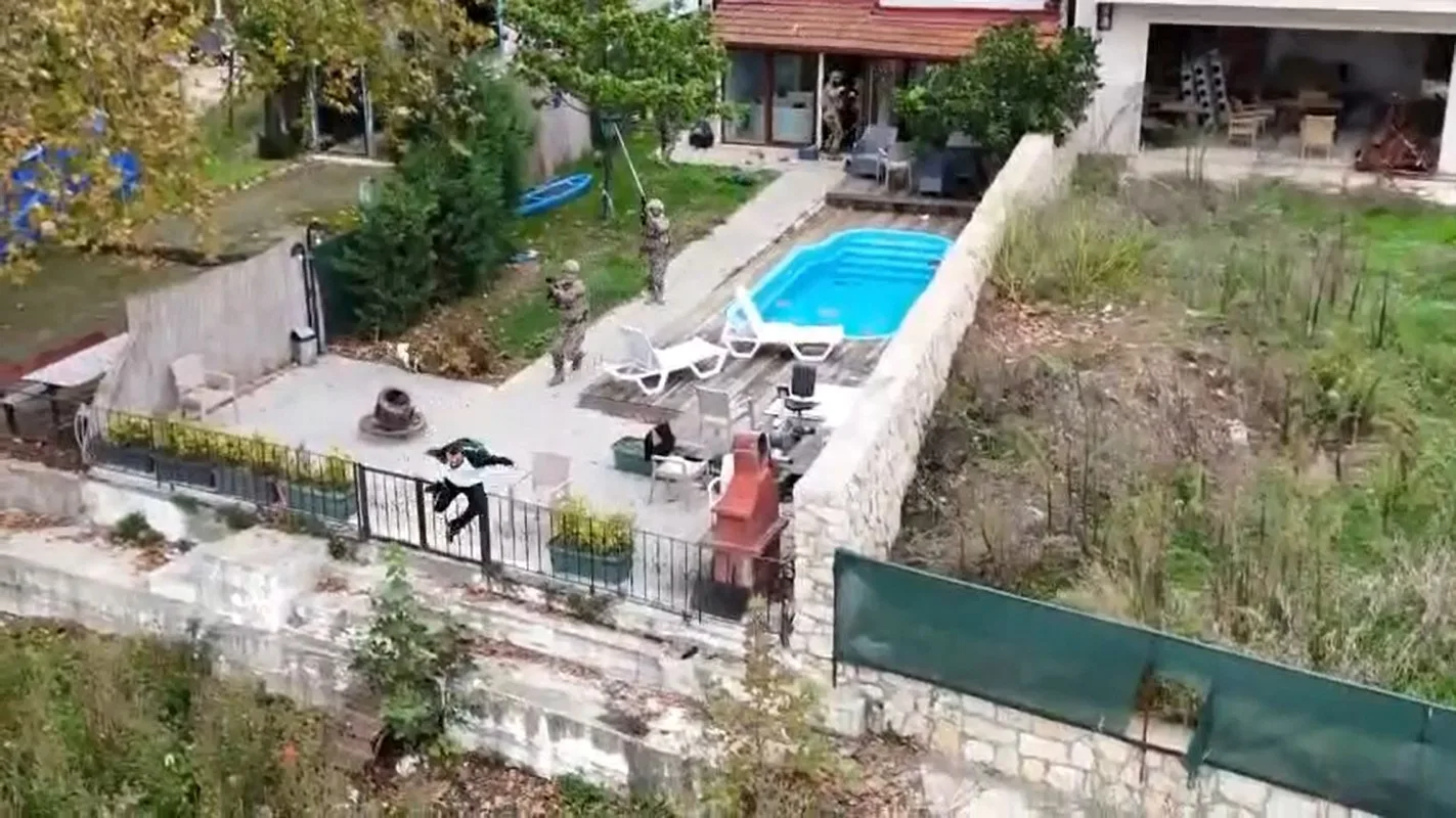 Pendik'te haraç istedikleri iş insanı sanıp yemek getiren kuryeyi silahla vurdular