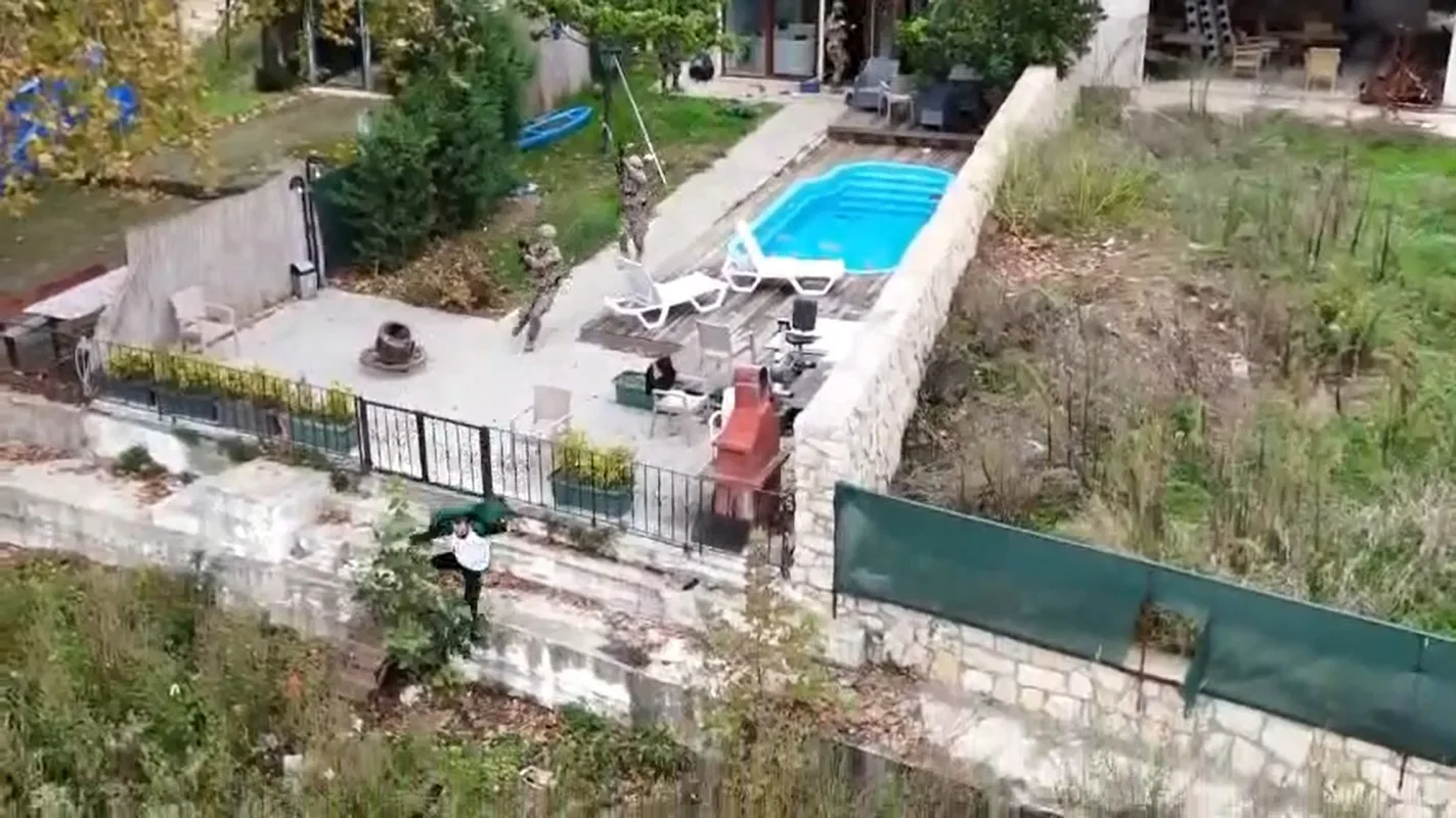 Pendik'te haraç istedikleri iş insanı sanıp yemek getiren kuryeyi silahla vurdular