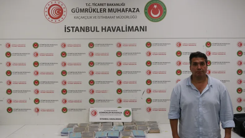 Pilot kıyafeti giyen uyuşturucu kuryesi, Bulgaristan'a kaçtı