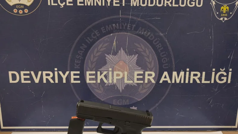 Polis takibiyle üzerindeki korsede tabancayla yakalanan alkollü sürücüye 250 bin lira ceza