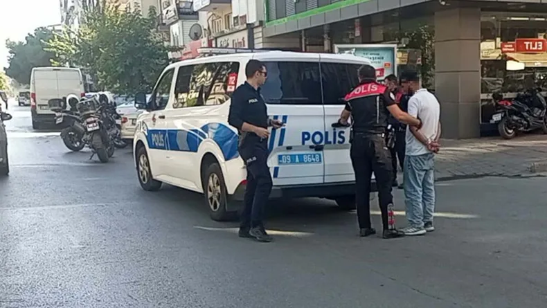Polisin 'dur' ihtarına uymayan motosikletteki 2 şüpheli gözaltına alındı