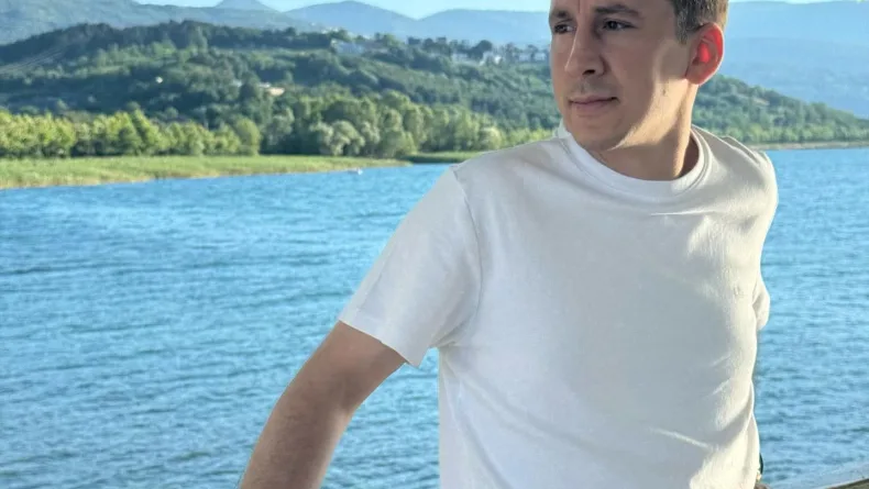 Rahatsızlanıp kaza yapan motosiklet sürücüsü öldü