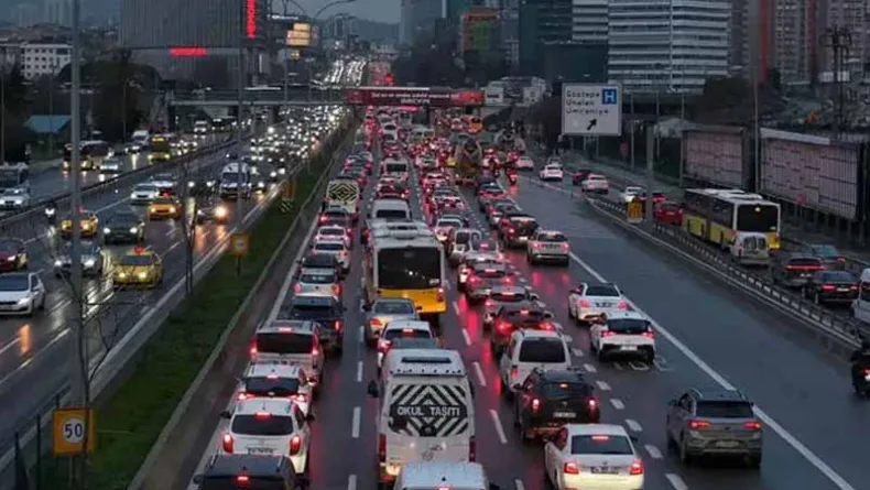 Rapor: İstanbul trafiği yılda 288 saate varan zaman kaybına neden oluyor