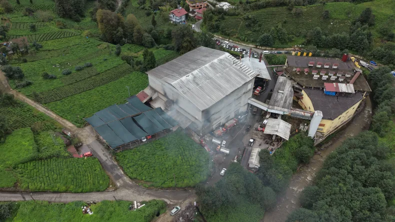 Rize'de çay fabrikasında çıkan yangın kontrol altına alındı