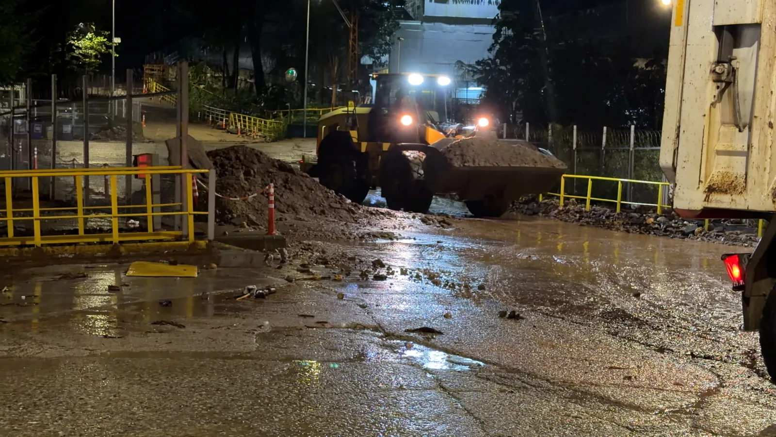 Rize'de sağanak taşkına neden oldu