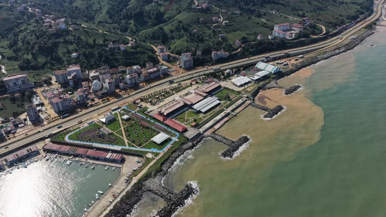 Rize'de sel gitti, çamur kaldı; hasar tespit çalışmaları başladı