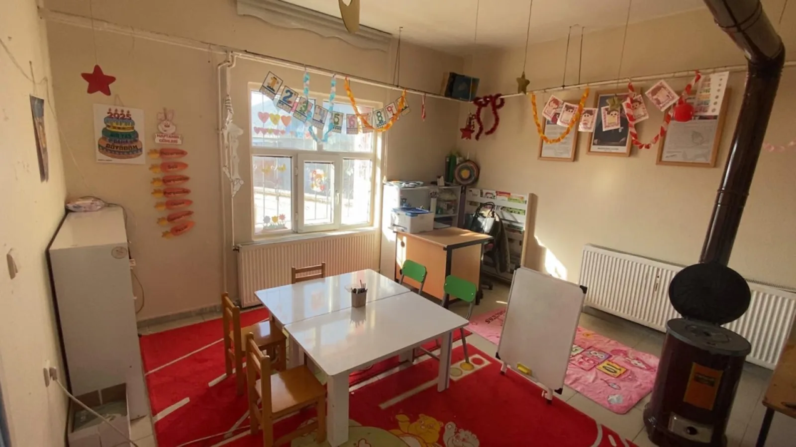 Sahneledikleri oyunun geliriyle ilkokulu baştan sona yenilediler / Ek fotoğraflar