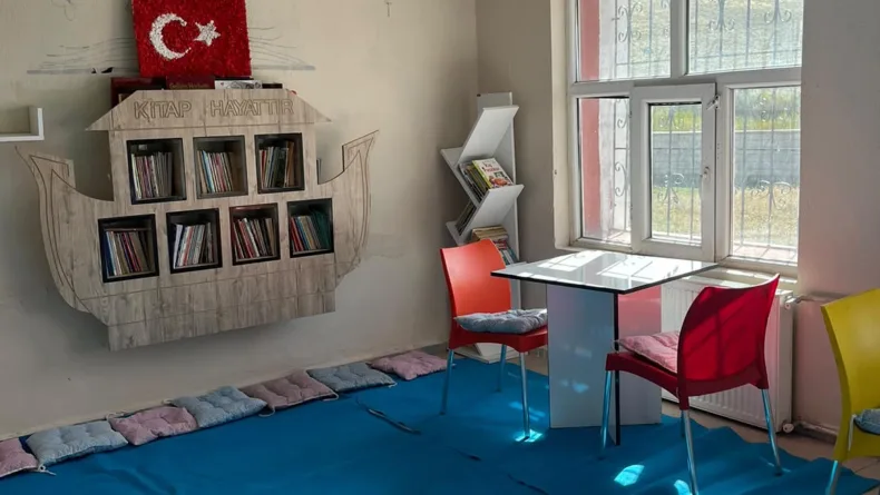 Sahneledikleri oyunun geliriyle ilkokulu baştan sona yenilediler / Ek fotoğraflar