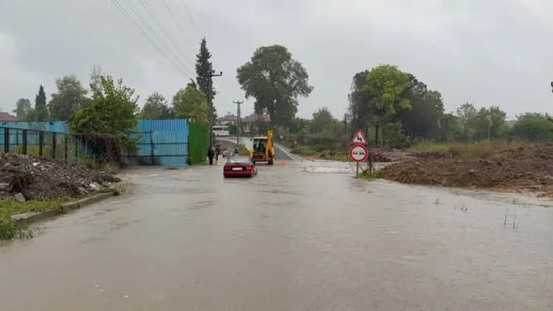 Sakarya'da dere taştı; su baskınları yaşandı (3)