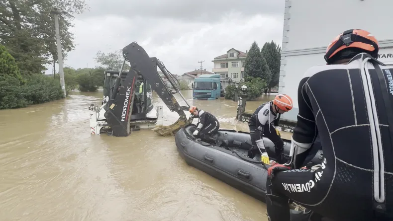 Sakarya'da dere taştı; su baskınları yaşandı (5)