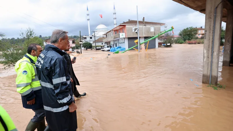 Sakarya'da dere taştı; su baskınları yaşandı (6)